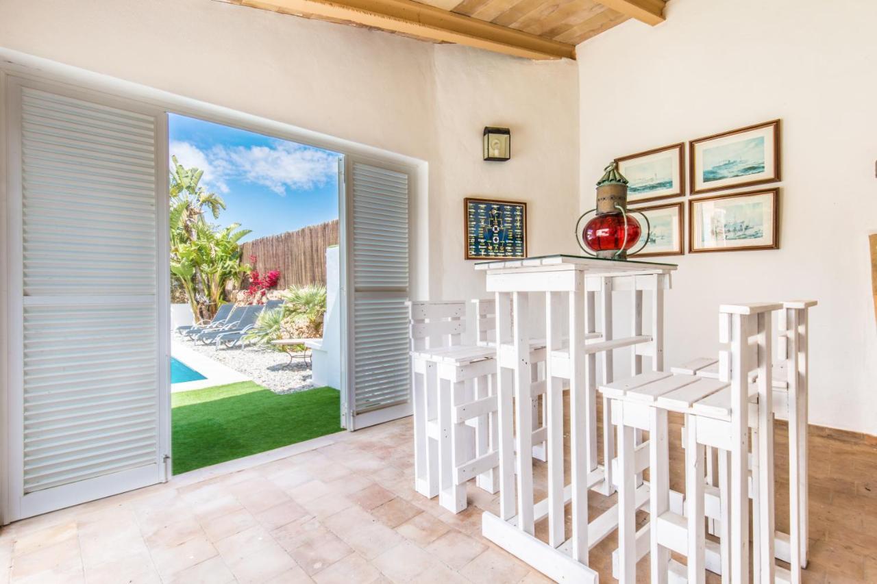 Con Piscina Cerca Del Mar En Villa *