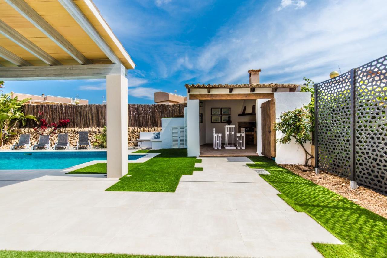 Villa Con Piscina Cerca Del Mar En *